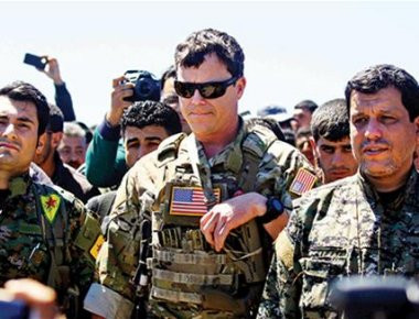 Έτοιμος να δώσει το πράσινο φως για επίθεση στη Ράκα ο Ν. Τραμπ (φωτό)